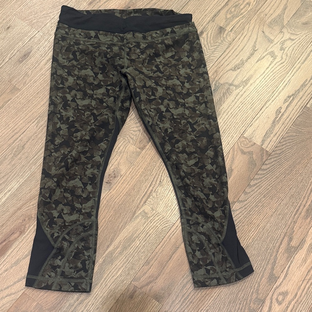 Lululemon Olive Camo Active Crop Leggings 6